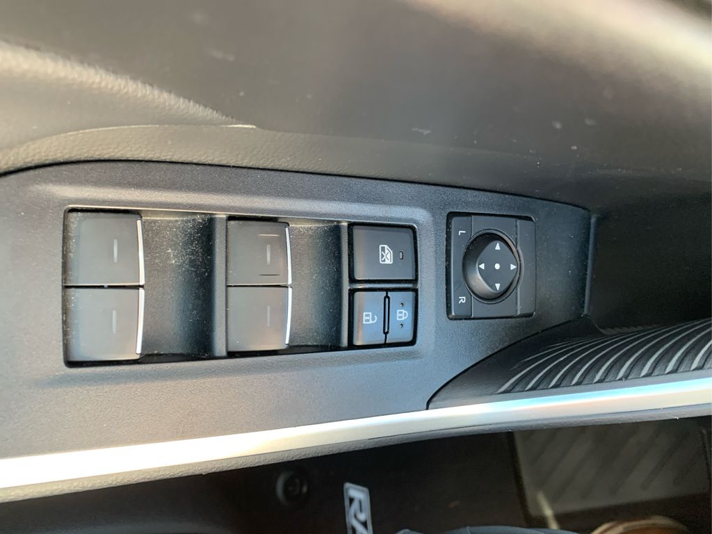 2022 Toyota RAV4 XLE photo 30