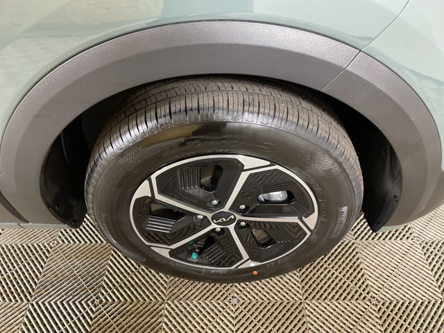 2025 Kia Niro EX photo 10