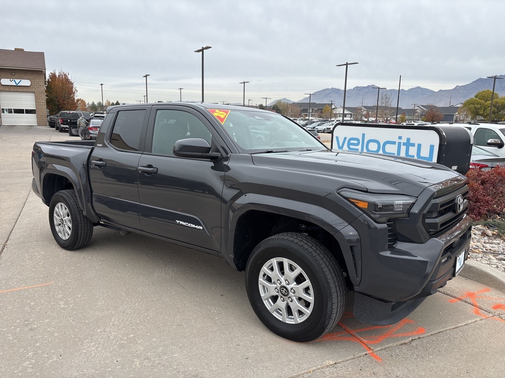 2025 Toyota Tacoma SR5's photo