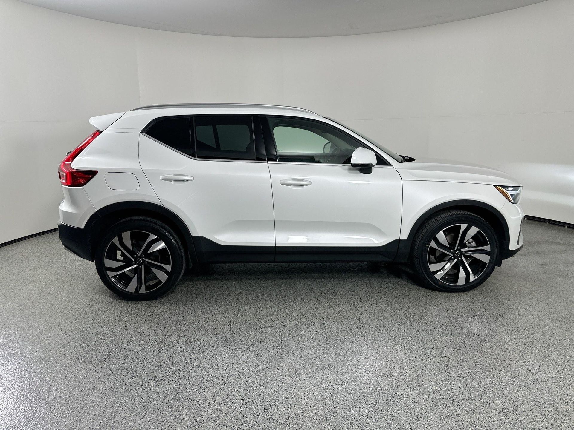 2023 Volvo XC40 Plus photo 4