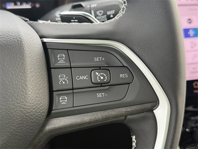 2025 Jeep Grand Cherokee Limited photo 12