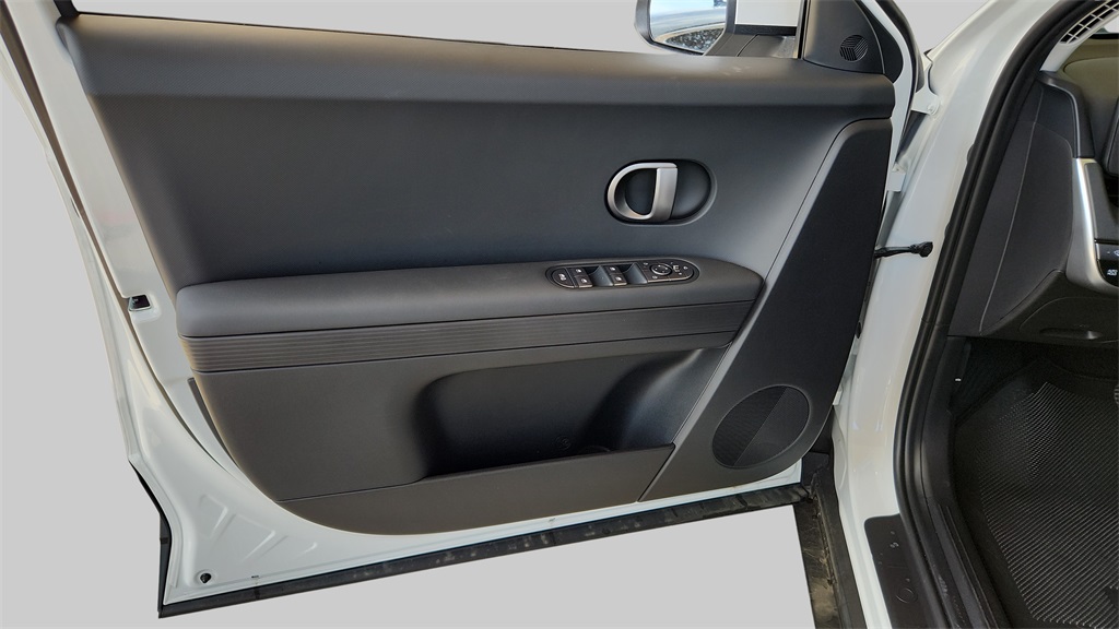 2025 Hyundai Ioniq 5 SEL photo 24