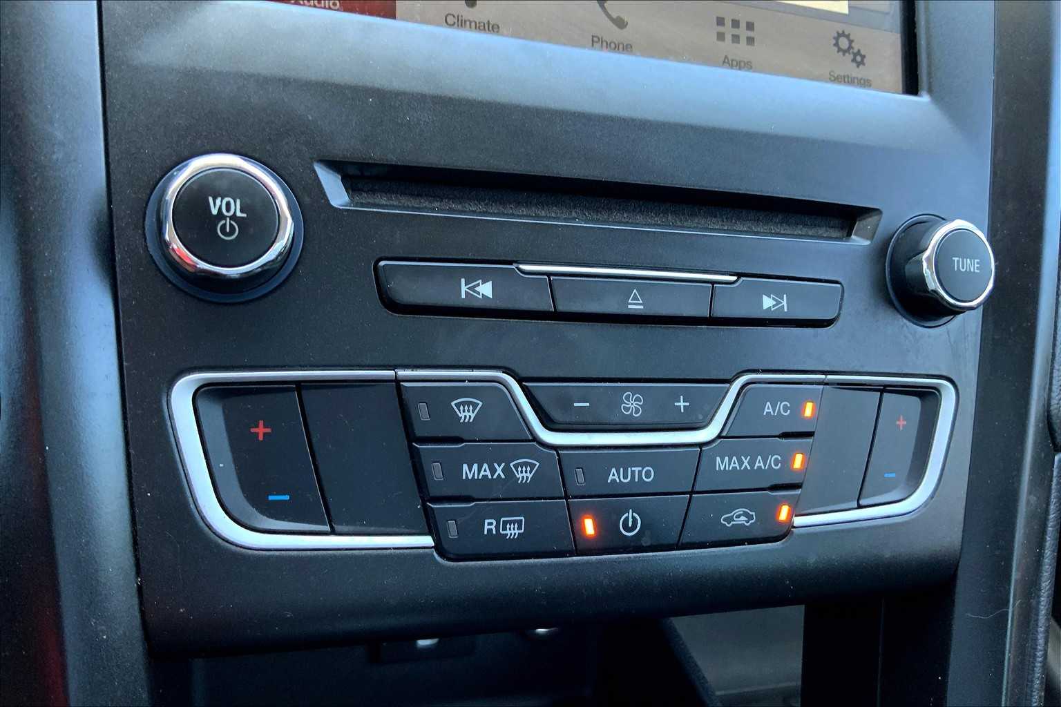 2018 Ford Fusion SE photo 27