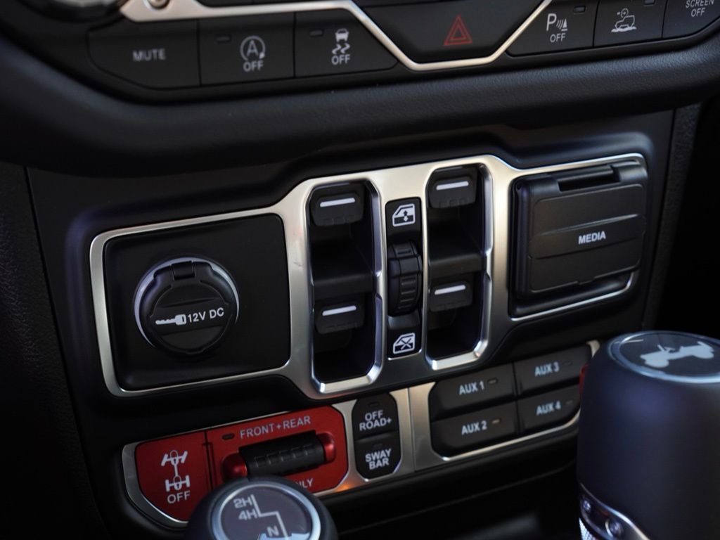 New 2026 Black Clear-Coat Exterior Paint Jeep Rubicon image 16