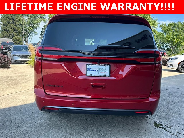 2026 Chrysler Pacifica photo 6