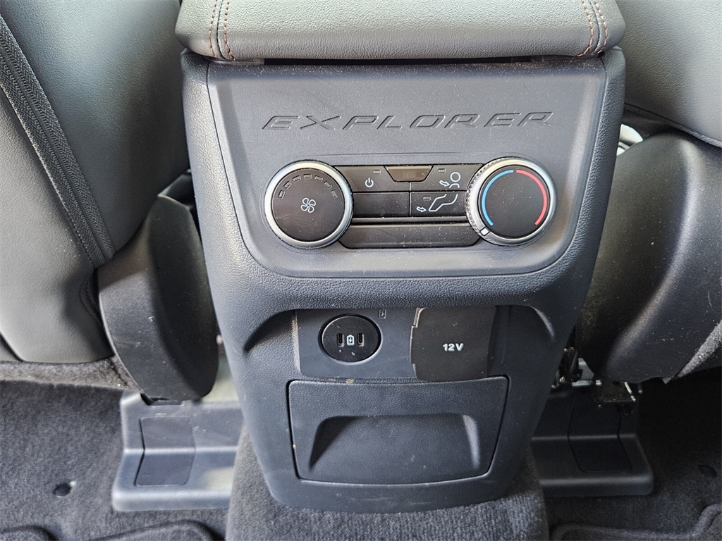 2025 Ford Explorer photo 7