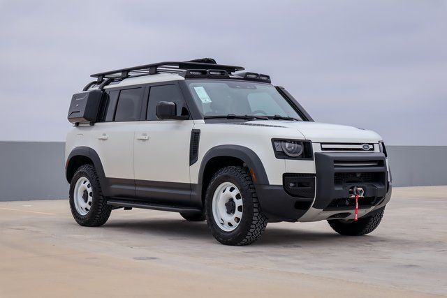 2024 Land Rover Defender 110 S photo 3
