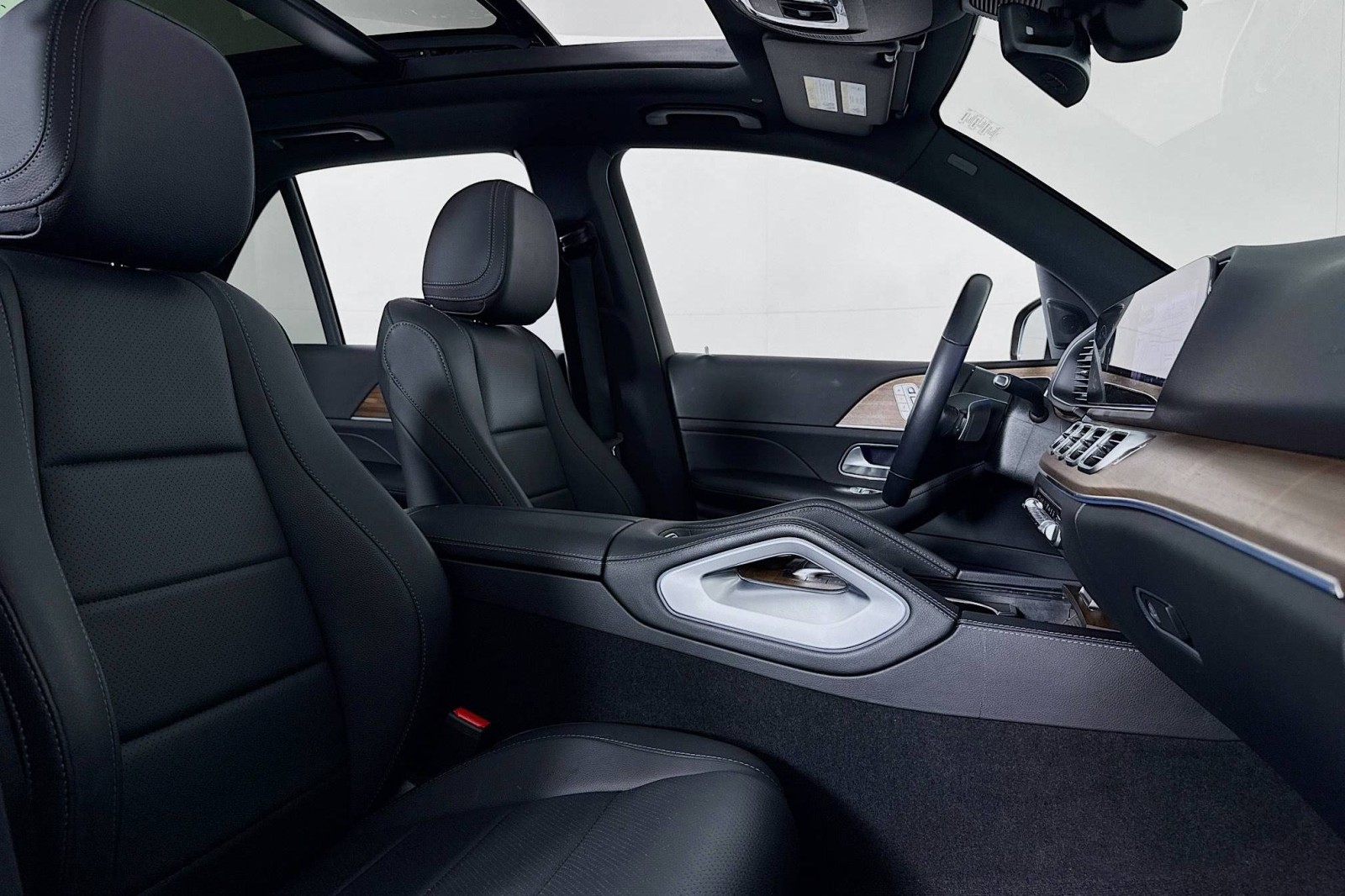 2025 Mercedes Benz GLE 450e photo 4