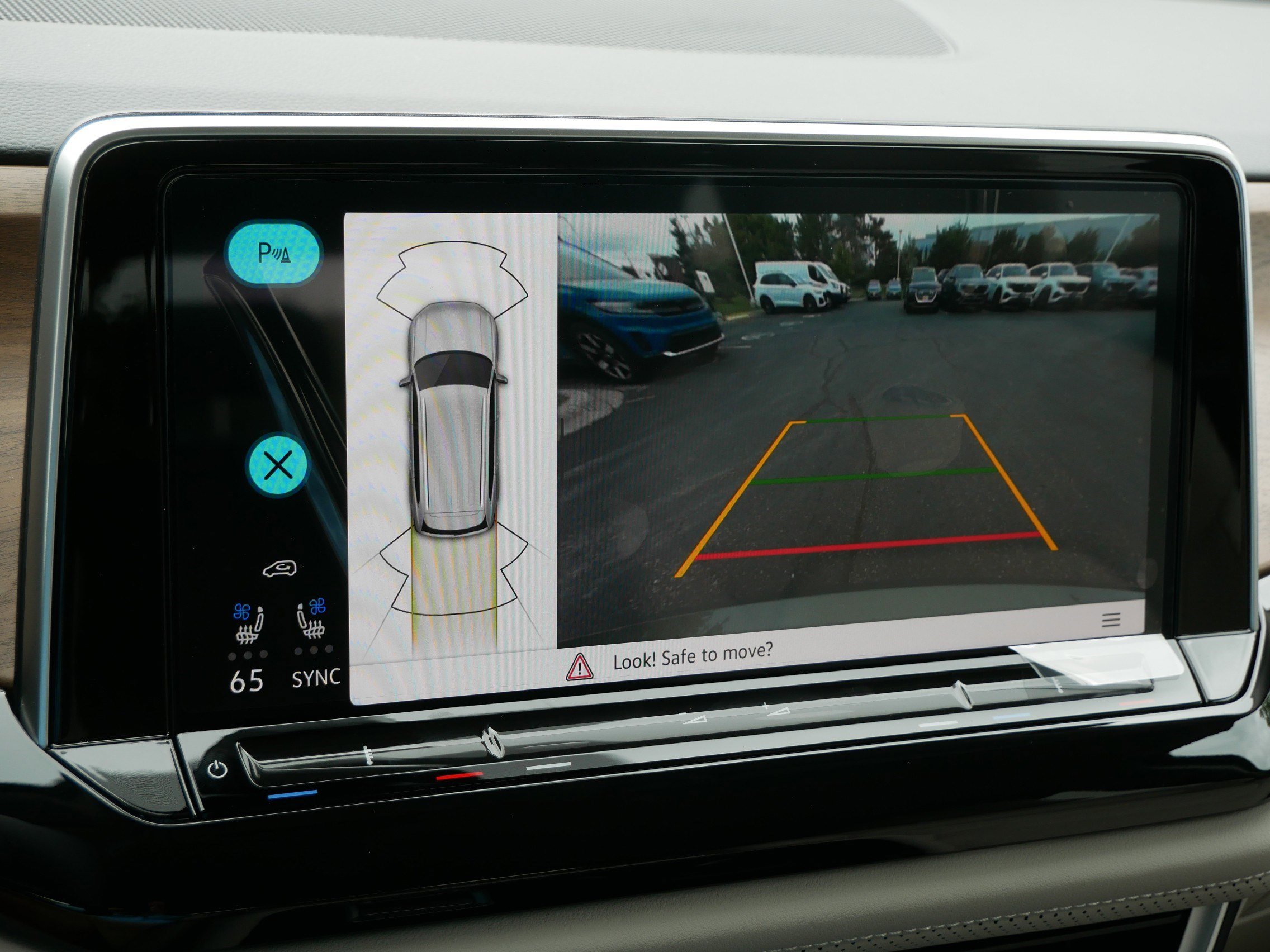 2025 Volkswagen Atlas SE Technology photo 12