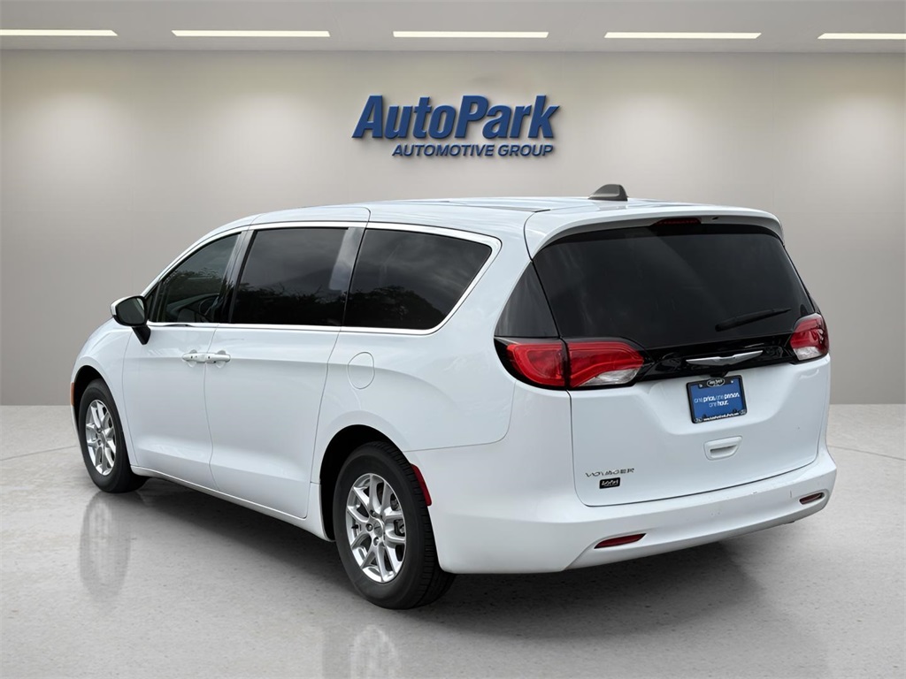 2023 Chrysler Voyager LX photo 5