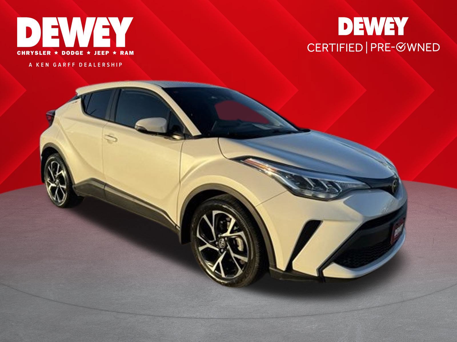 2022 Toyota C-HR XLE's photo