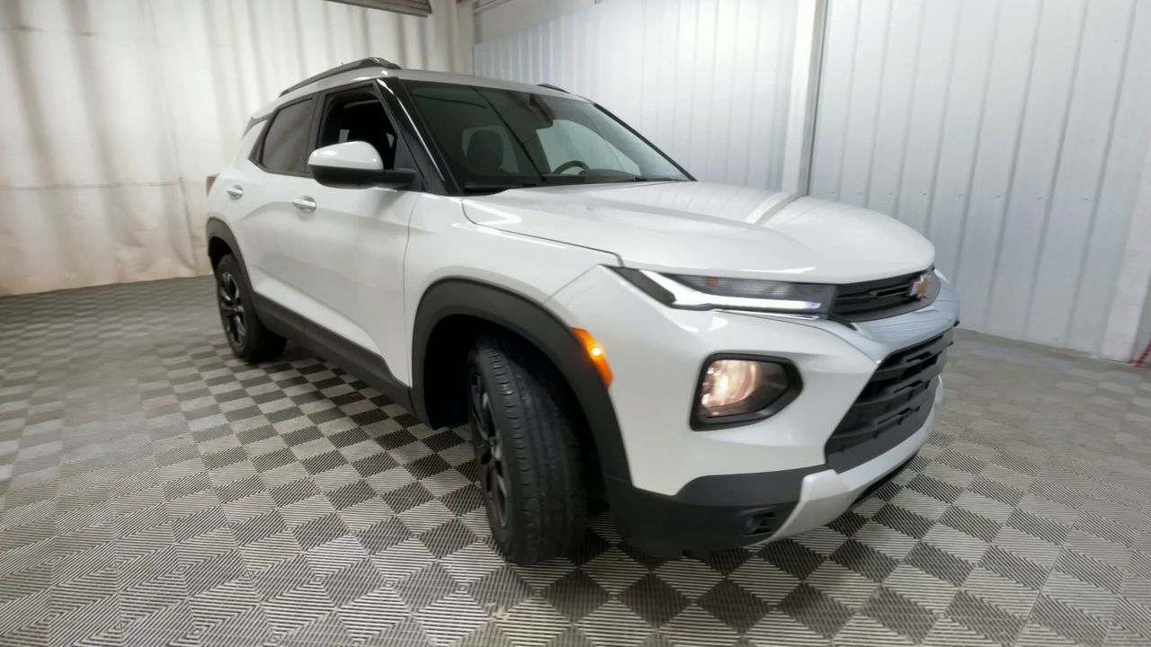2022 Chevrolet Trailblazer LT photo 2