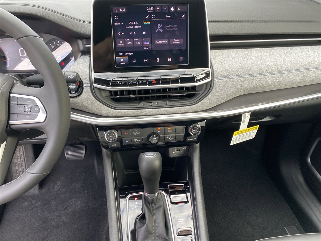 2025 Jeep Compass Latitude photo 16