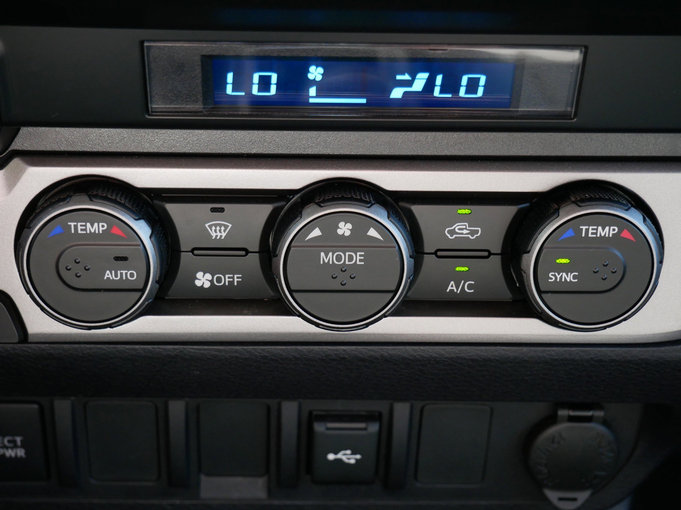 2023 Toyota Tacoma 4x4 SR photo 22