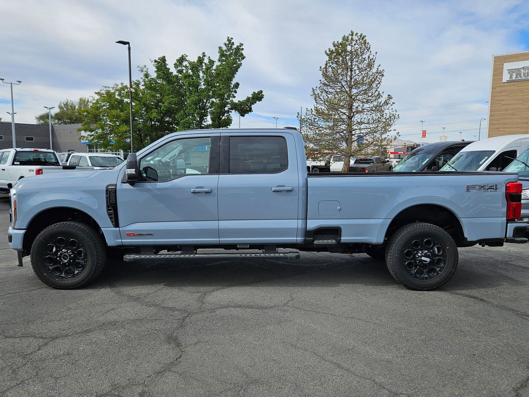 2025 Ford F-350 Lariat photo 6