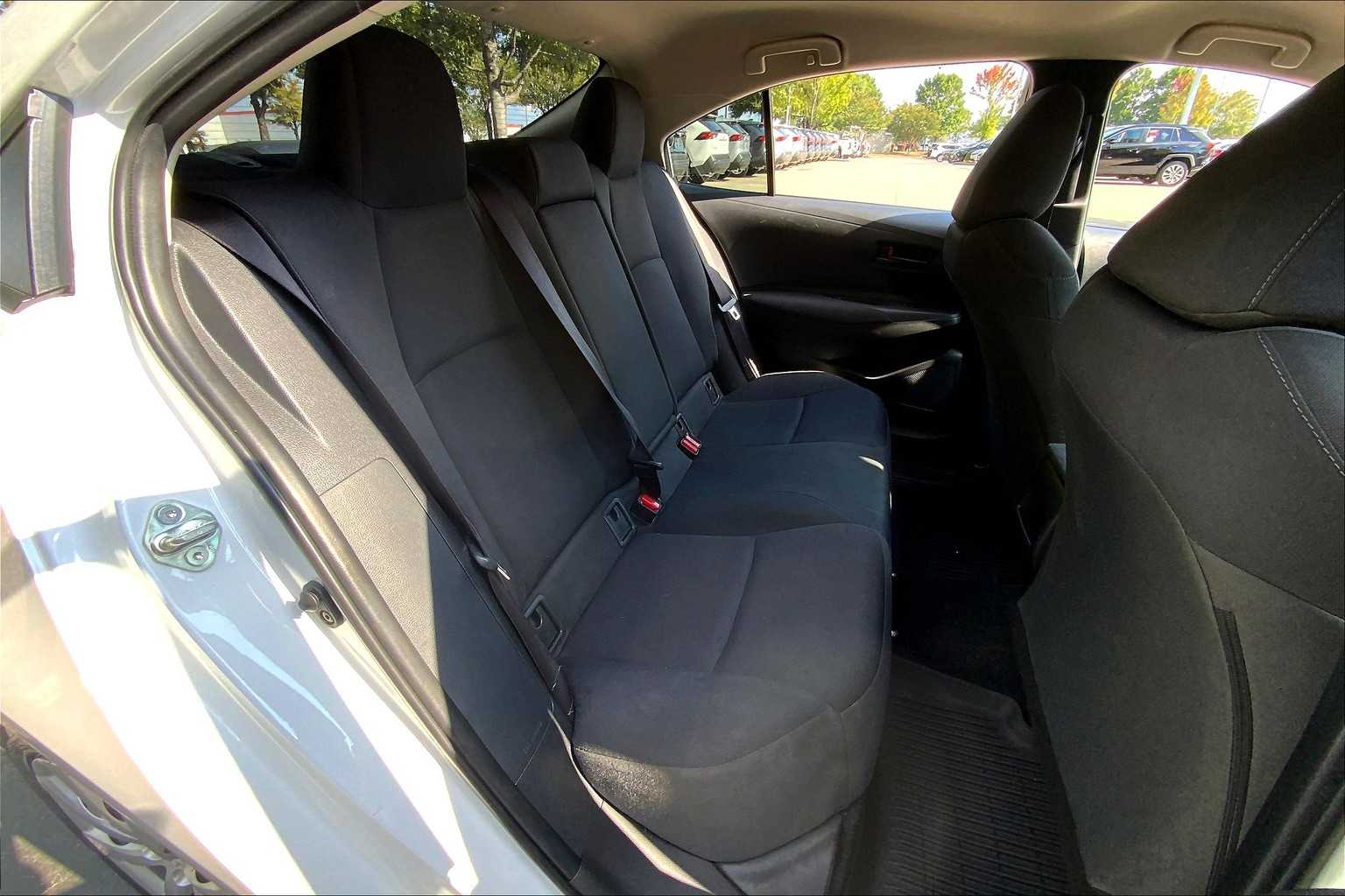 2022 Toyota Corolla LE photo 18