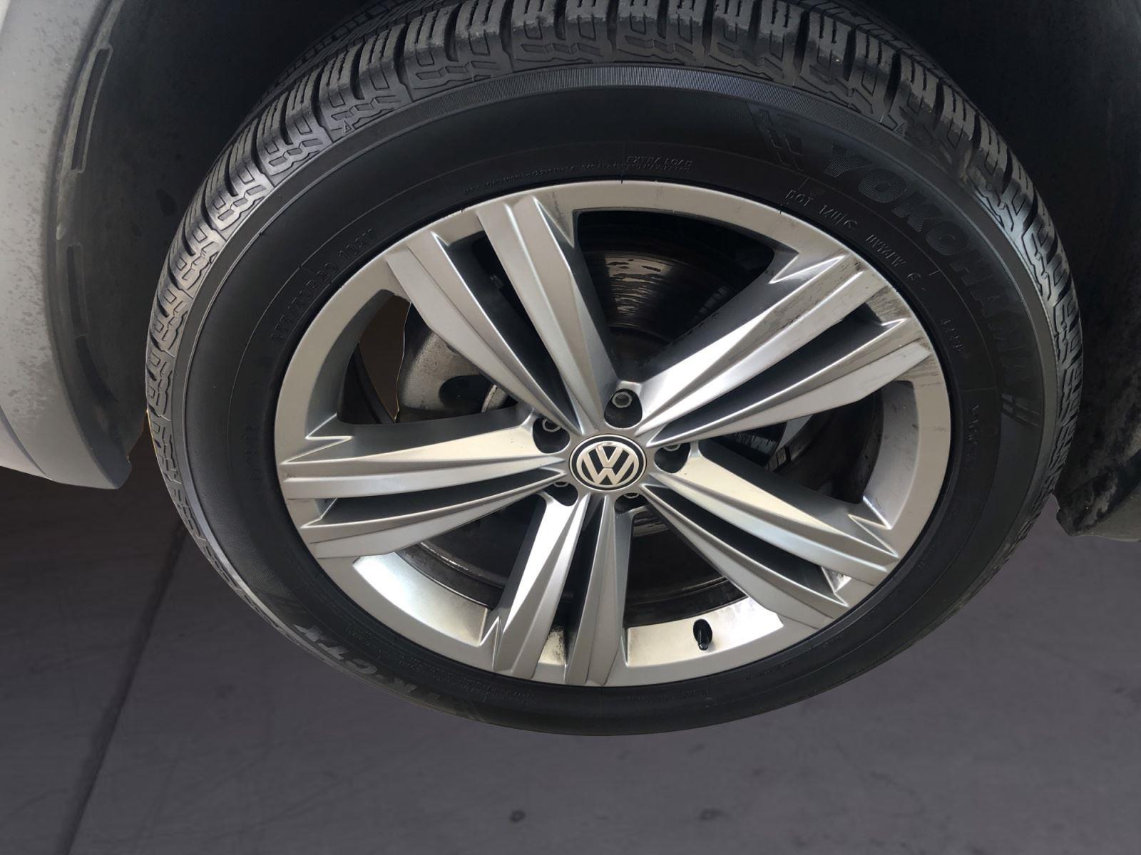 2019 Volkswagen Atlas V6 SE Technology R-Line photo 14
