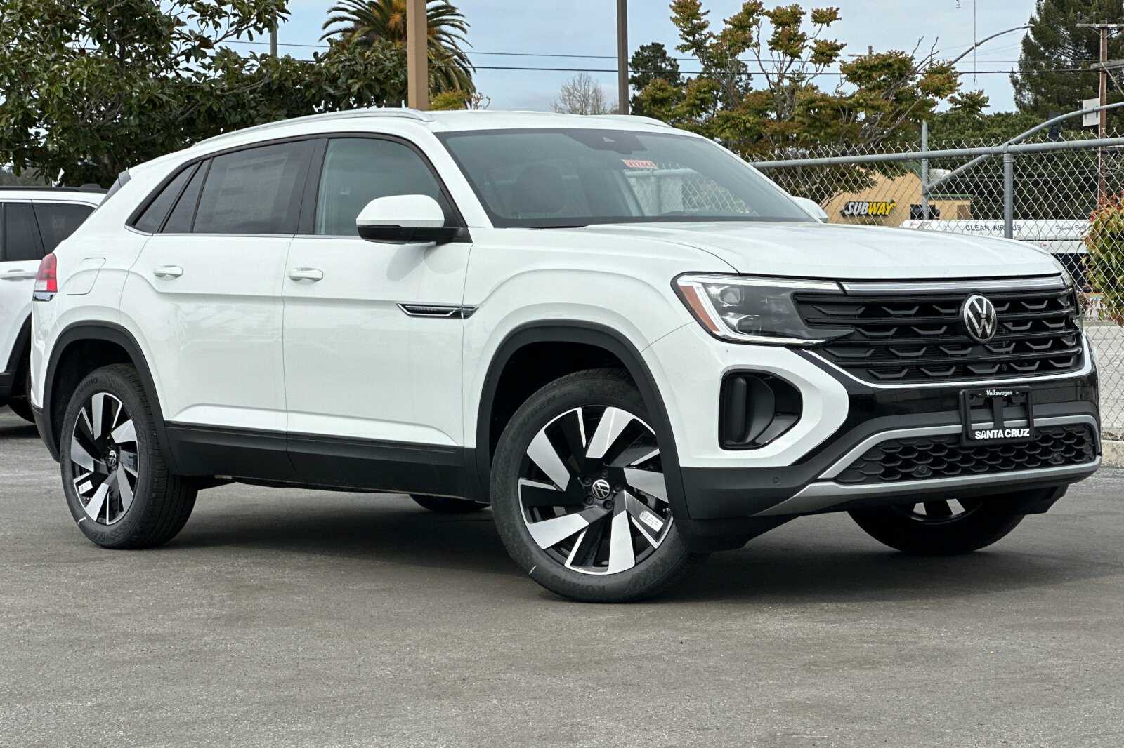 New 2024 Volkswagen Atlas Cross Sport 2.0T SE w/Technology 4D