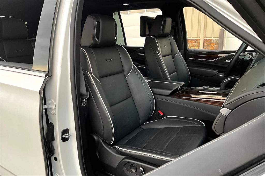 2023 Cadillac Escalade Premium Luxury photo 7