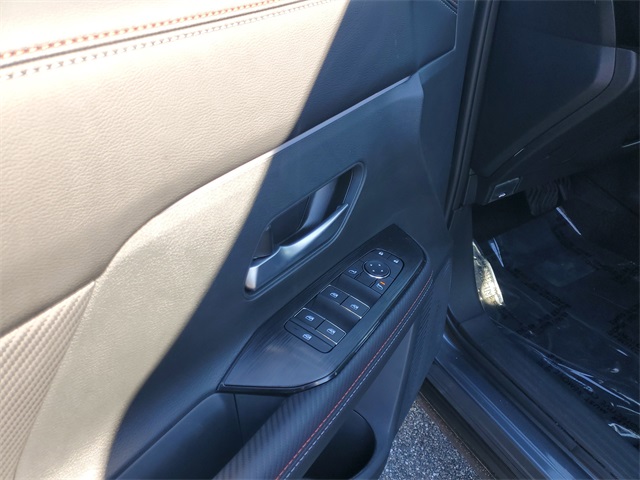 2026 Nissan Kicks SR photo 2