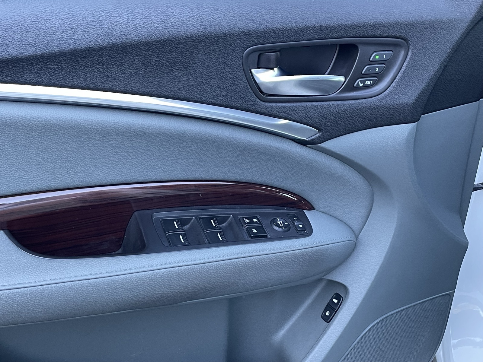 2014 Acura MDX Technology SH-AWD photo 28