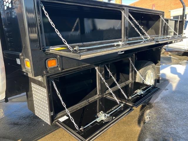 2024 Chevrolet Silverado 5500HD Work Truck photo 3