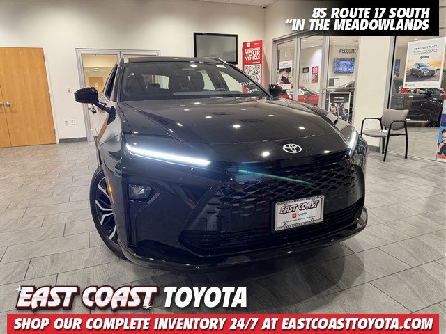 2025 Toyota Crown Signia XLE's photo