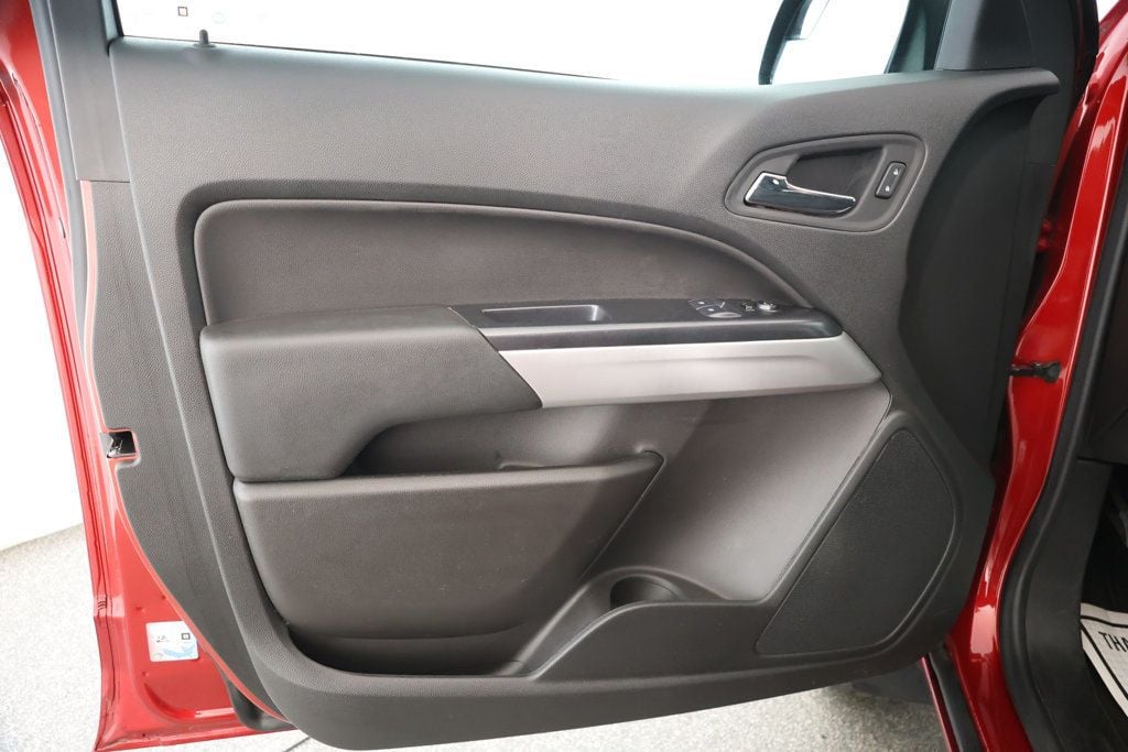 2022 Chevrolet Colorado LT photo 8