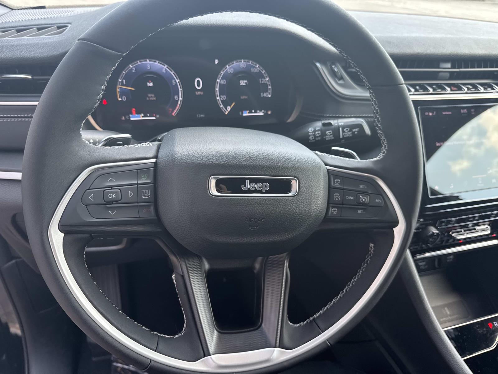 2025 Jeep Grand Cherokee Laredo X photo 9