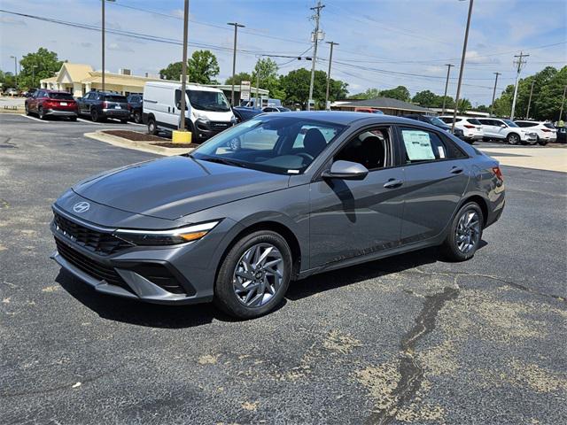 2025 Hyundai Elantra Hybrid Blue photo 3