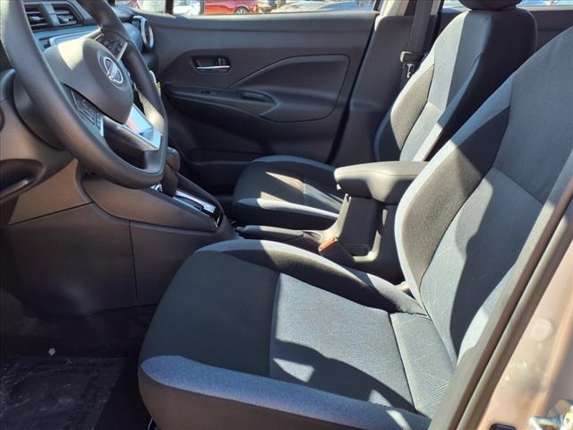2025 Nissan Versa 1.6 SV photo 4