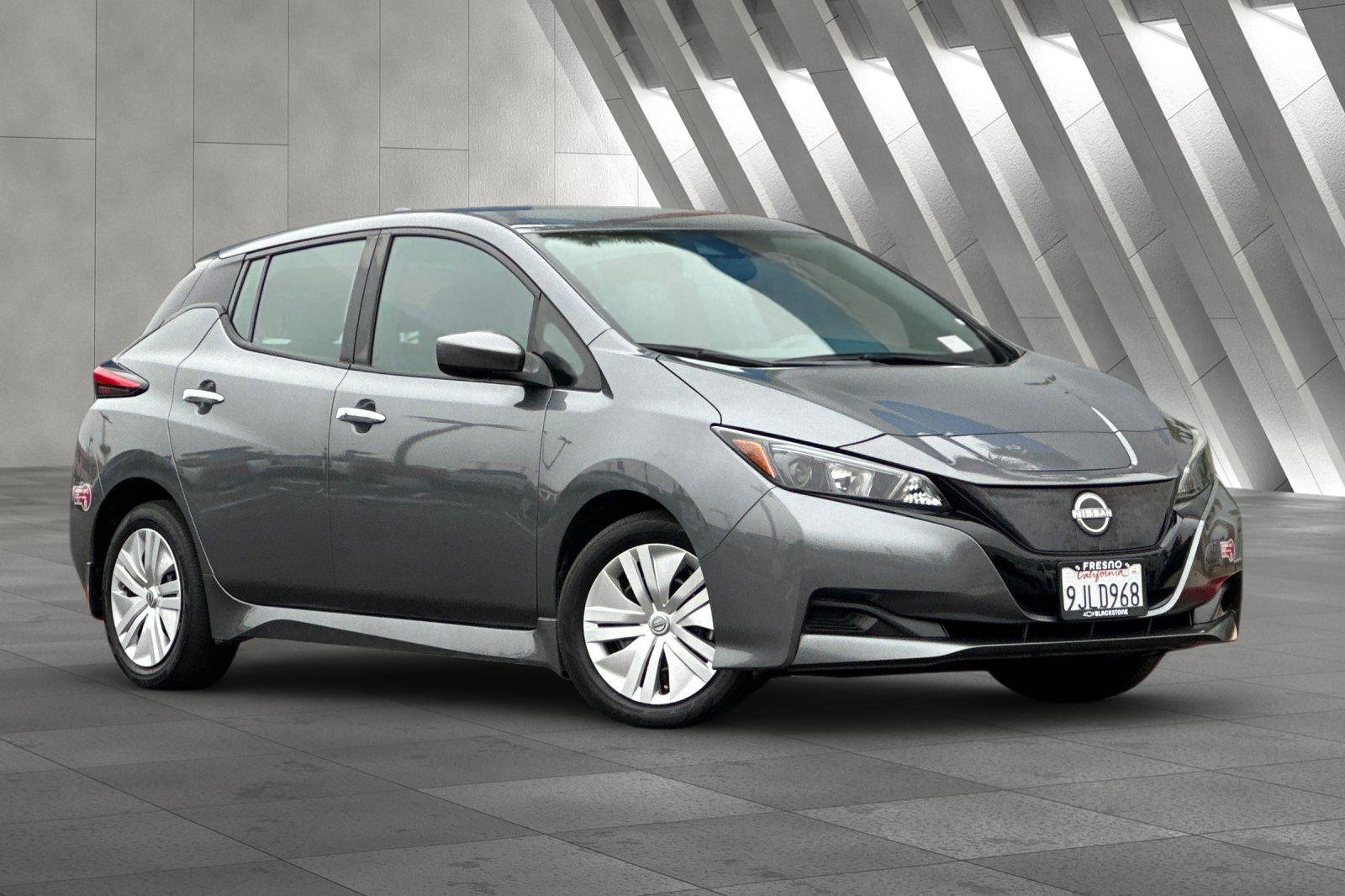 2024 Nissan Leaf S photo 2
