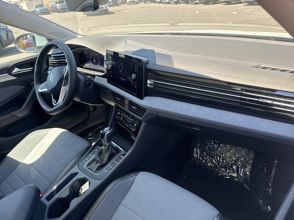 2025 Volkswagen Jetta 1.5T SE photo 9