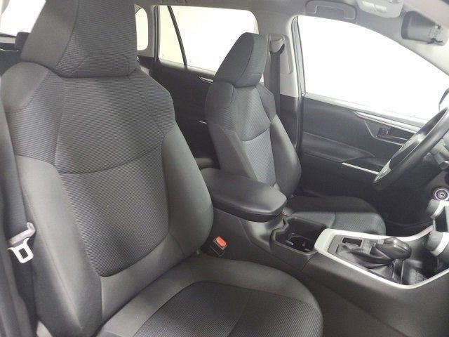 2022 Toyota RAV4 LE photo 11