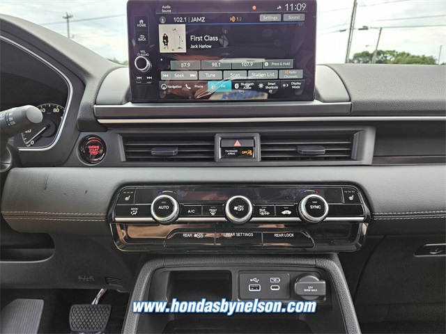 2025 Honda Pilot Touring photo 11