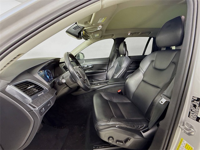 2020 Volvo XC90 T5 Momentum photo 7