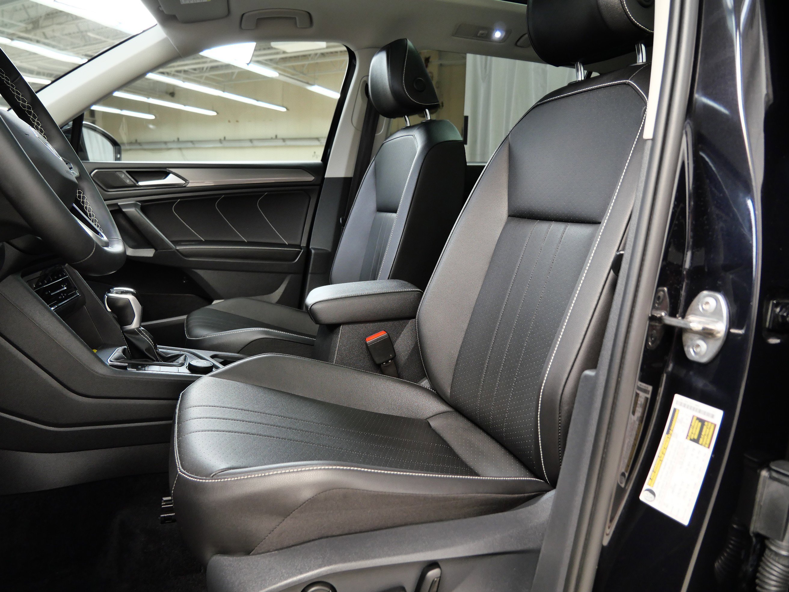 2022 Volkswagen Tiguan SE photo 3