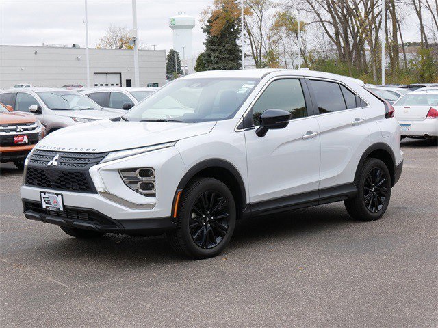 2025 Mitsubishi Eclipse Cross LE photo 3