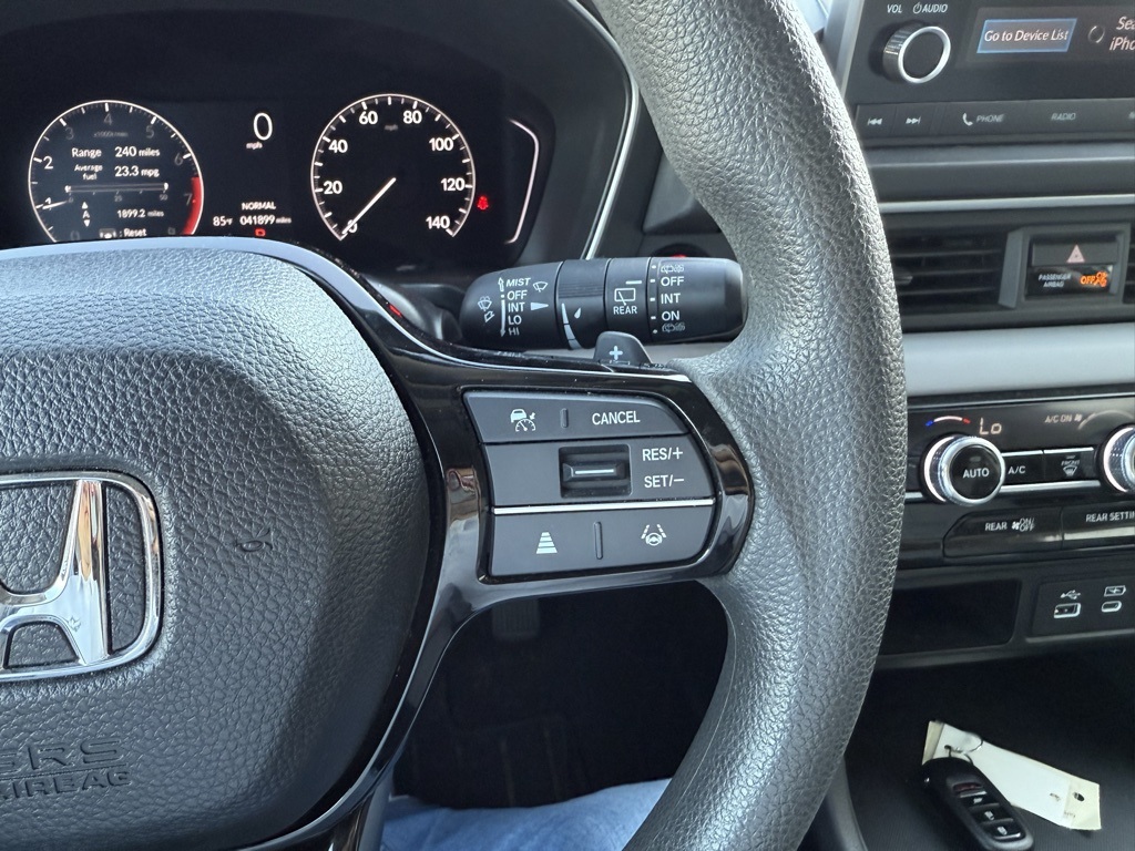 2023 Honda Pilot LX photo 16