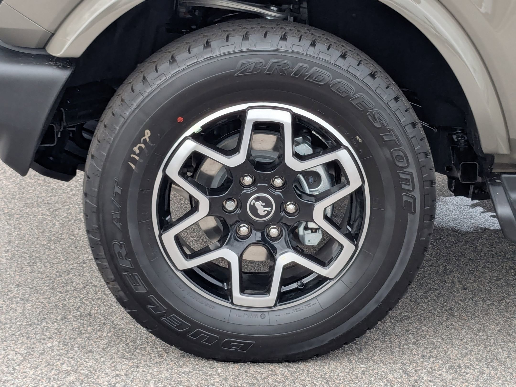 2025 Ford Bronco Outer Banks photo 3