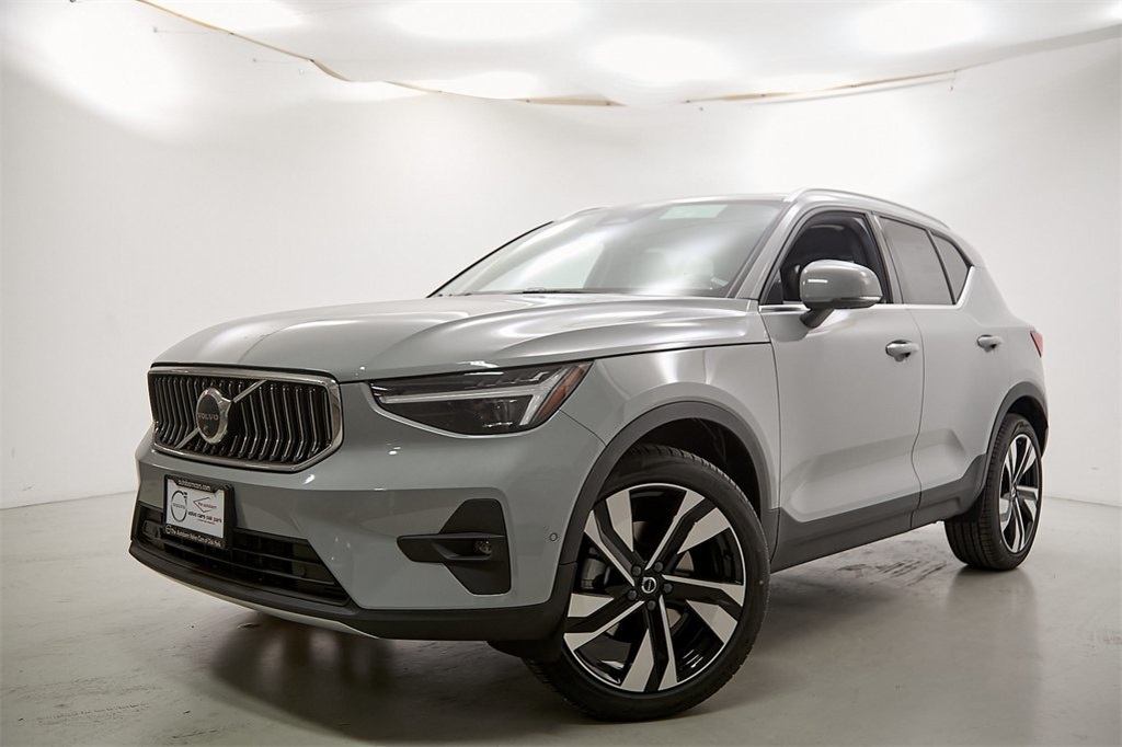 2025 Volvo XC40 Plus's photo