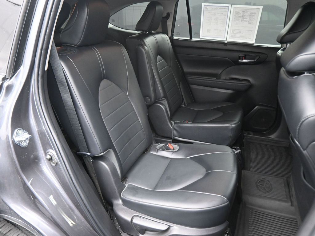 2022 Toyota Highlander XLE photo 42