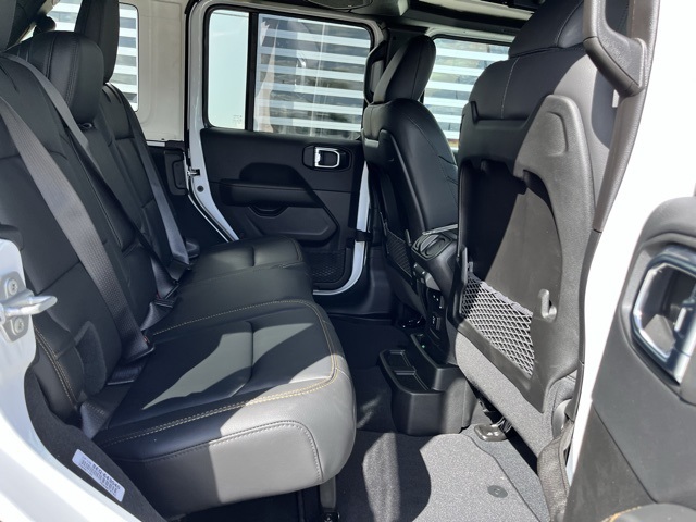 2025 Jeep Wrangler Sahara photo 18