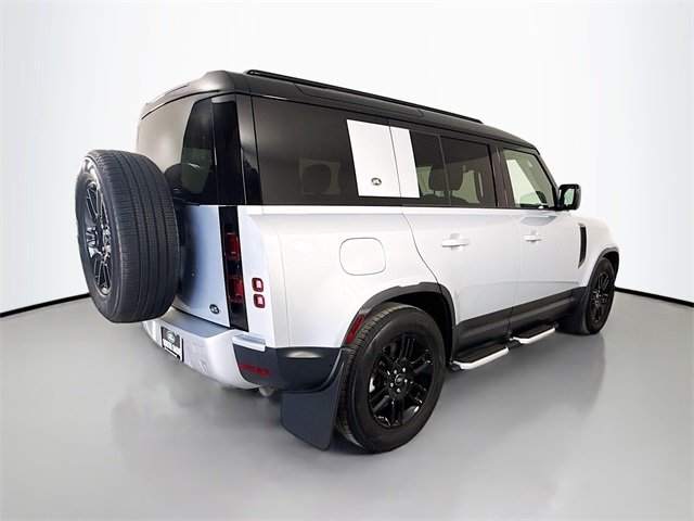 2021 Land Rover Defender 110 SE photo 2