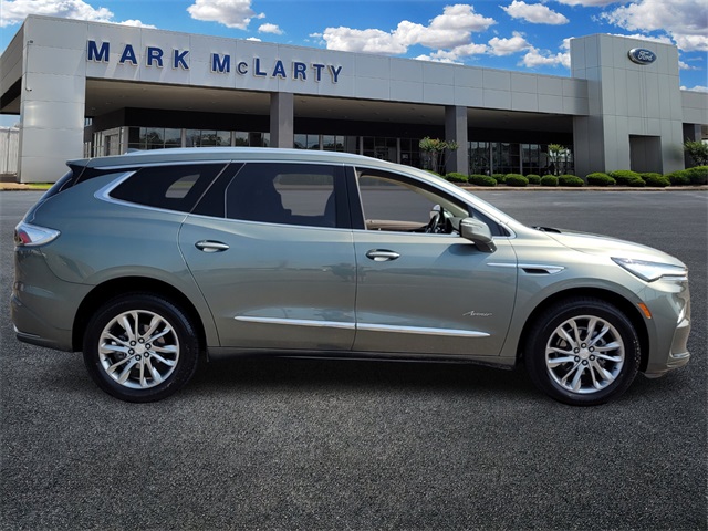 2022 Buick Enclave Avenir photo 2