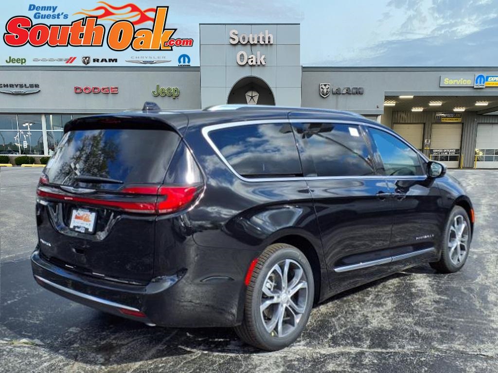 2026 Chrysler Pacifica Pinnacle photo 3