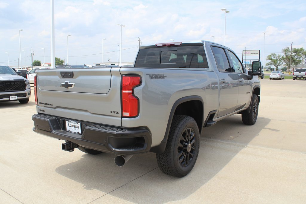 2025 Chevrolet Silverado 2500HD LTZ photo 3
