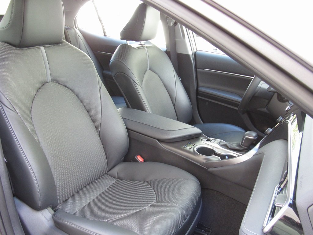 2022 Toyota Camry XLE photo 14