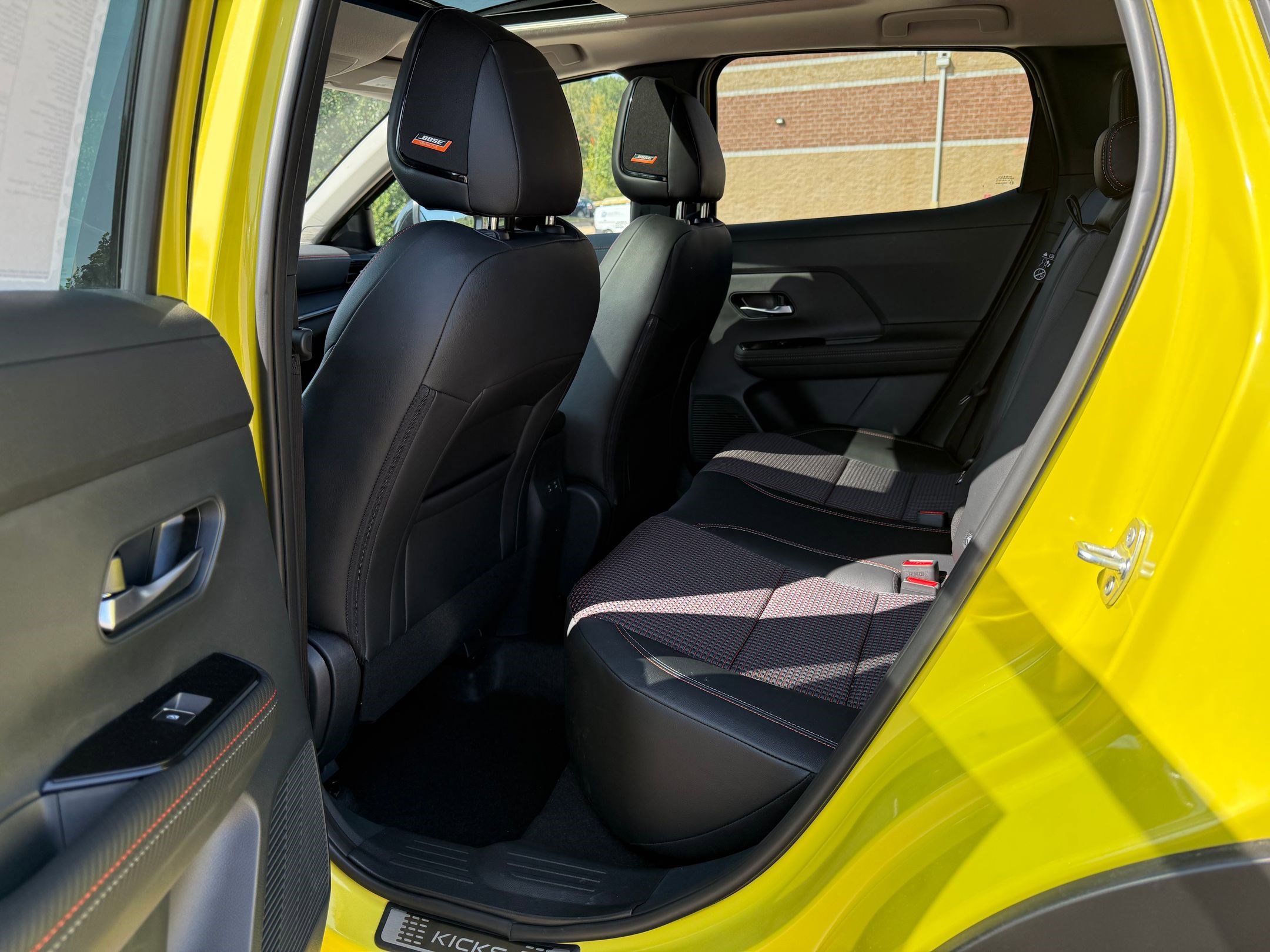 2025 Nissan Kicks SR photo 9