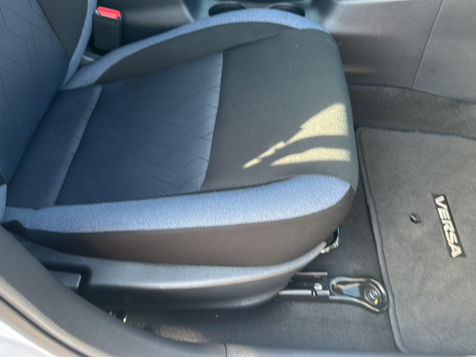 2024 Nissan Versa 1.6 SV photo 9